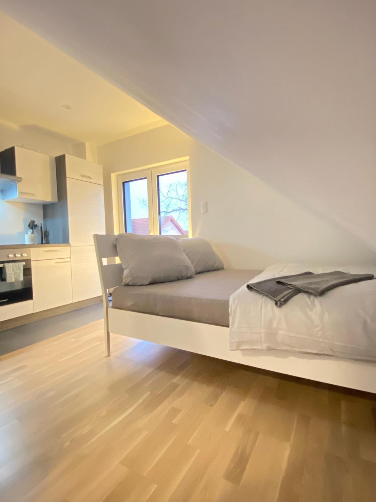 Charmantes Studio-Apartment Im Herzen Von Neureut - Fussbodenheizung, Regendusche, Waschmaschine, Stellplatz Karlsruhe Exteriör bild