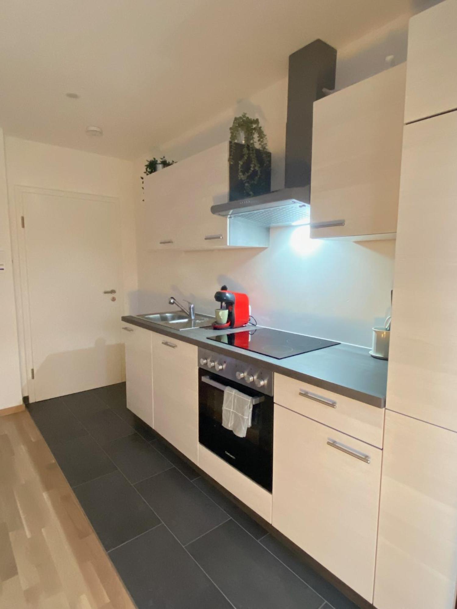 Charmantes Studio-Apartment Im Herzen Von Neureut - Fussbodenheizung, Regendusche, Waschmaschine, Stellplatz Karlsruhe Exteriör bild